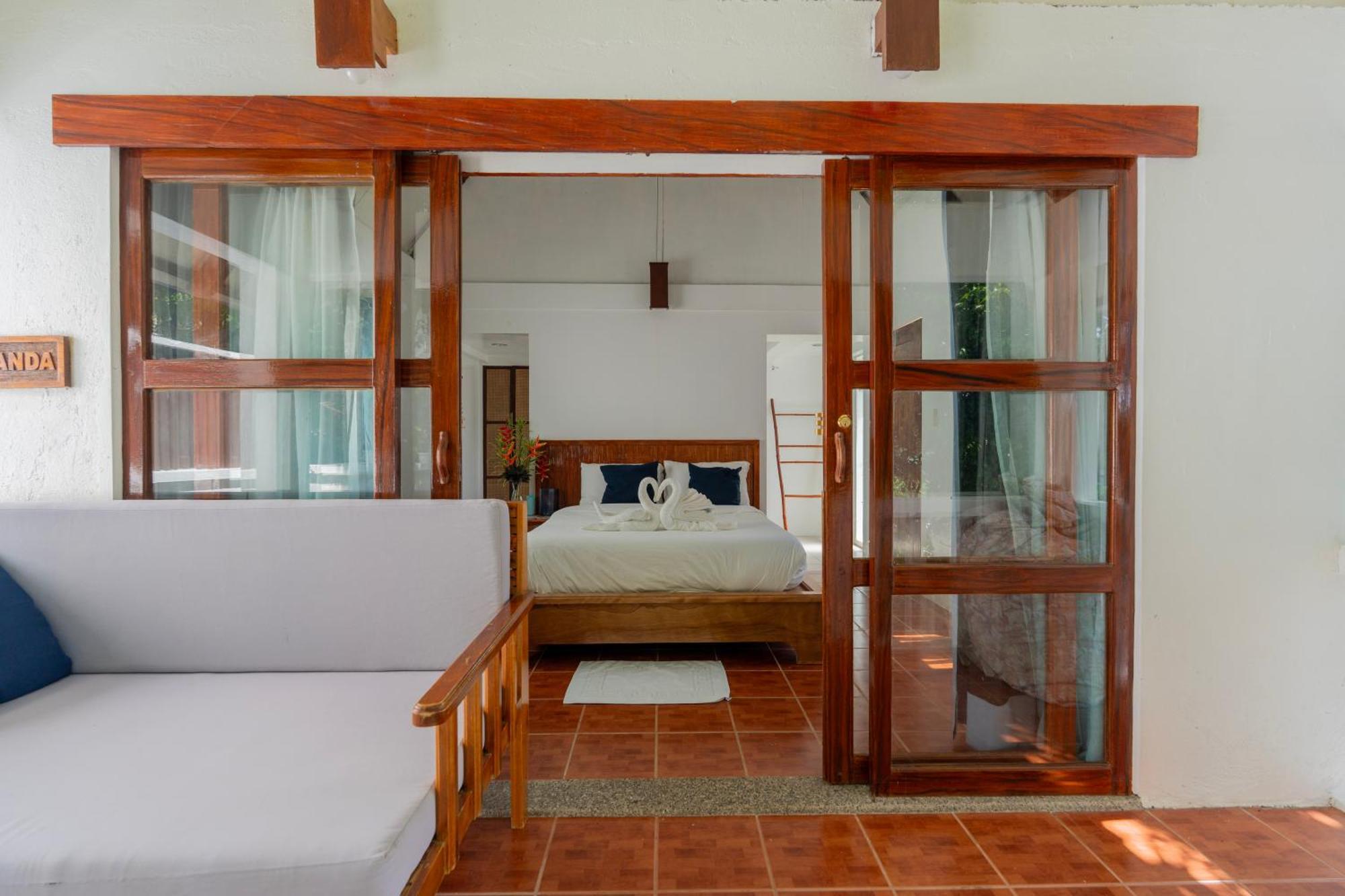 Casalay Boutique Villas & Dive Puerto Galera Esterno foto